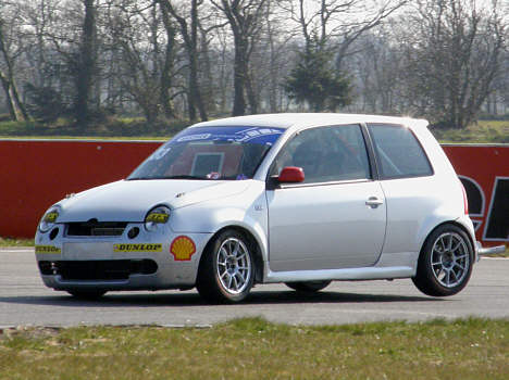 Den ene af Team Lupo Racings biler.